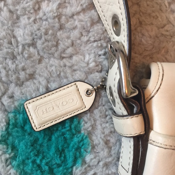 Coach Medium Shoulder Bag - Picture 3 of 8